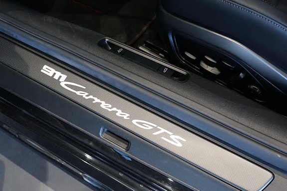 Porsche 911 Carrera GTS 10 of 12