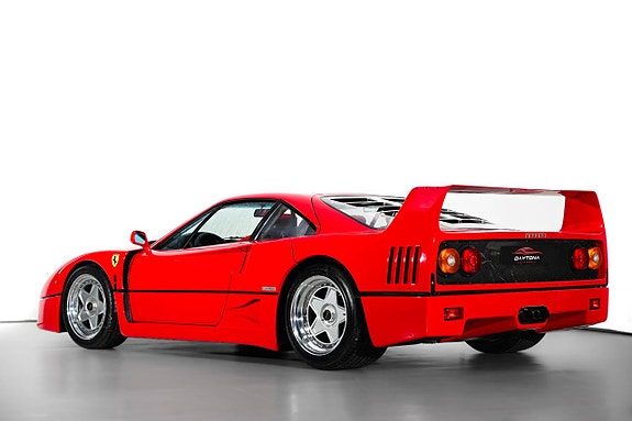 Ferrari F 40 3 of 5