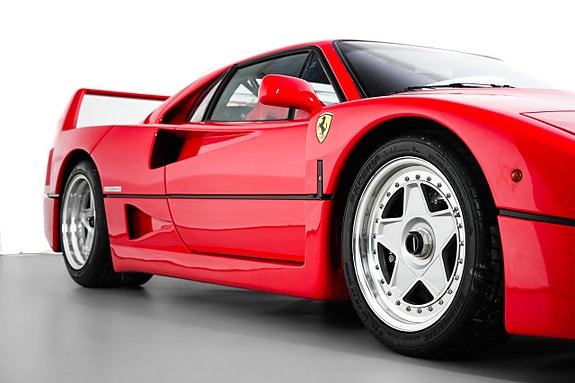 Ferrari F 40 9 of 26