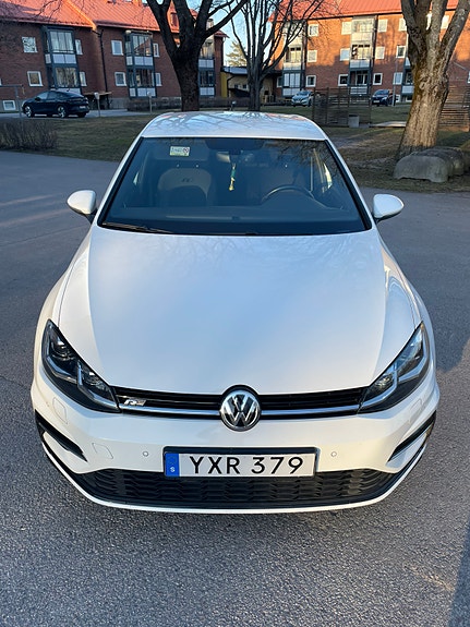 Volkswagen Golf VII 2 of 5