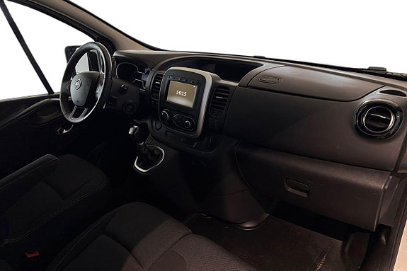 Nissan NV300 14 of 24