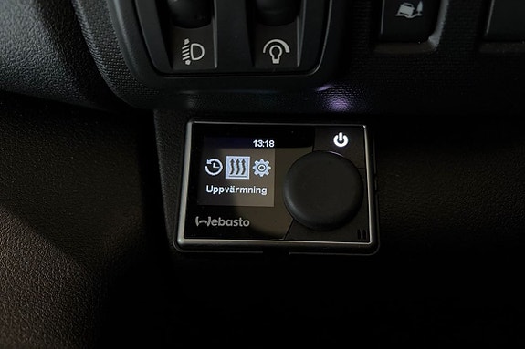 Nissan NV300 16 of 24