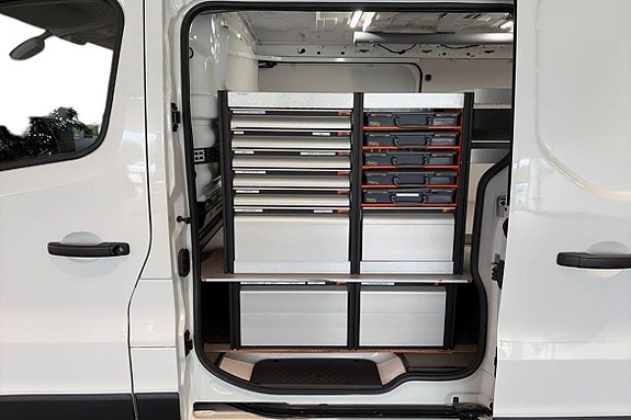 Nissan NV300 20 of 24