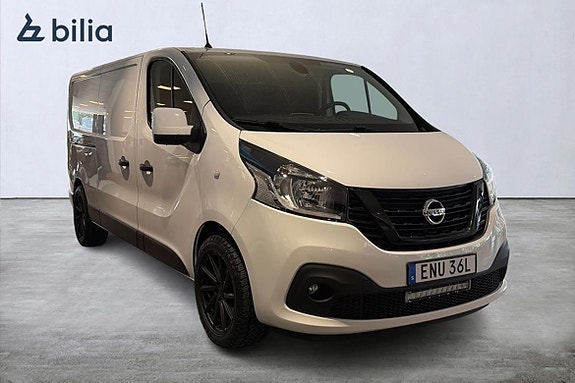 Nissan NV300 4 of 5