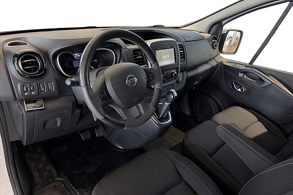 Nissan NV300 10 of 24
