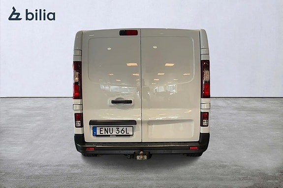 Nissan NV300 8 of 24