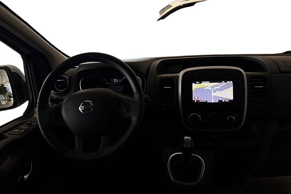 Nissan NV300 11 of 24