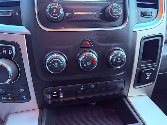 Dodge RAM 1500 14 of 24
