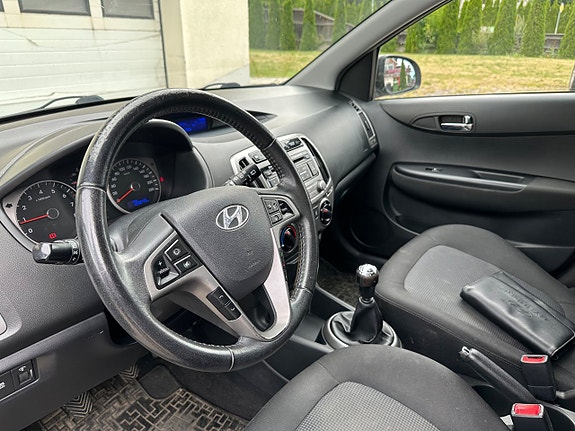Hyundai i20 8 of 13