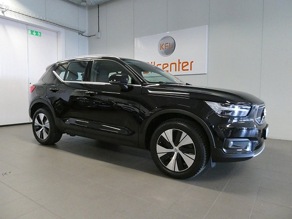 Volvo XC40 2 of 5