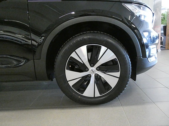 Volvo XC40 4 of 5