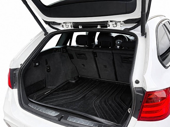 BMW 320d 12 of 14