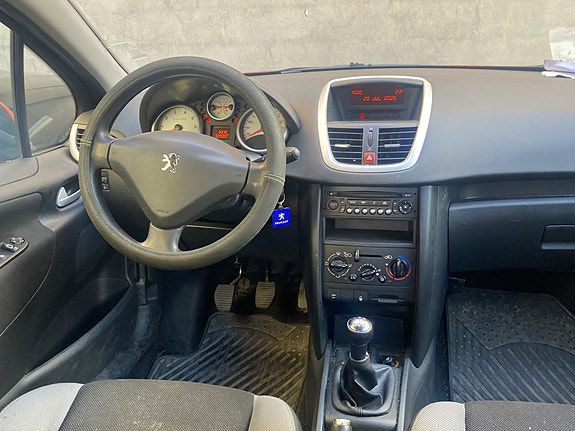 Peugeot 207 2 of 4
