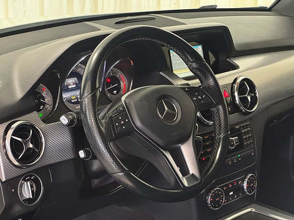Mercedes-Benz GLK220 11 of 30