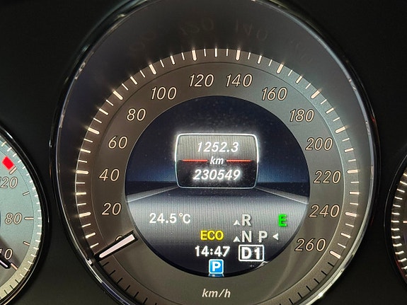 Mercedes-Benz GLK220 15 of 30