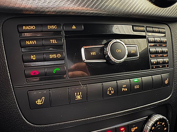 Mercedes-Benz GLK220 21 of 30