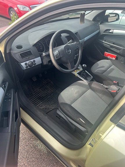 Opel Astra 2 of 3