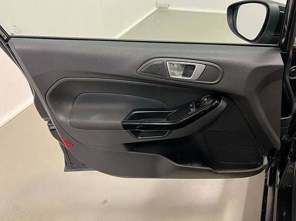 Ford Fiesta 14 of 27