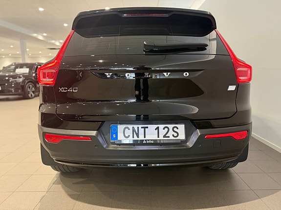Volvo XC40 3 of 5
