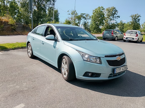 Chevrolet Cruze 3 of 5