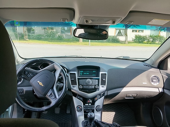 Chevrolet Cruze 4 of 5