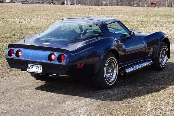 Chevrolet Corvette 3 of 5