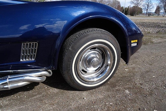 Chevrolet Corvette 8 of 10