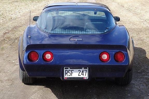 Chevrolet Corvette 4 of 5