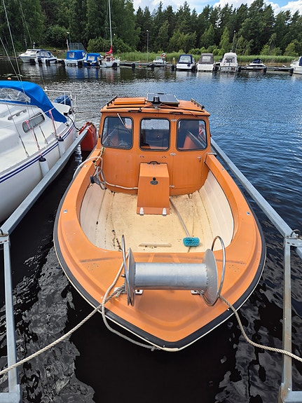 Uttern 560 diesel 3 of 12