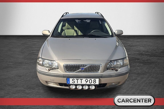 Volvo V70 2 of 7