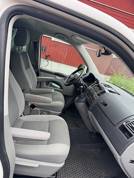 Volkswagen Caravelle 11 of 11