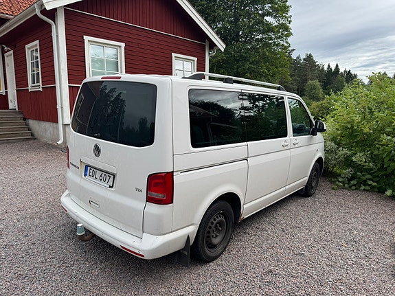 Volkswagen Caravelle 2 of 5