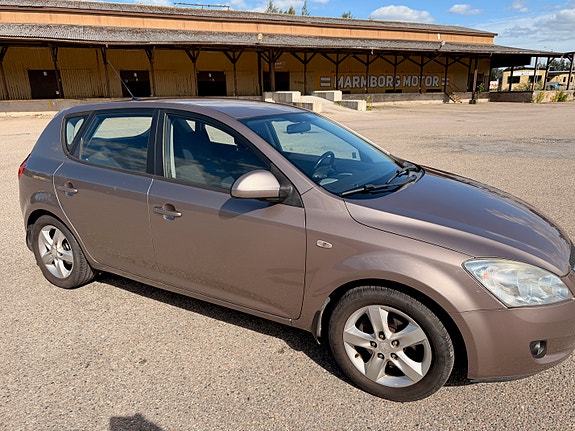 Kia Ceed 2 of 7