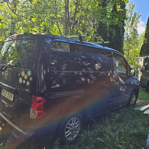 Nissan NV200 2 of 5