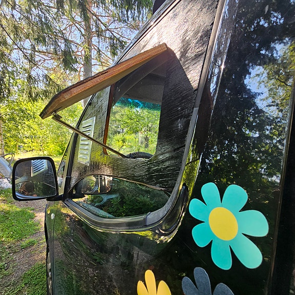 Nissan NV200 10 of 16