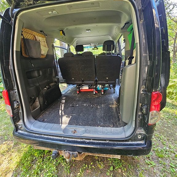 Nissan NV200 6 of 16