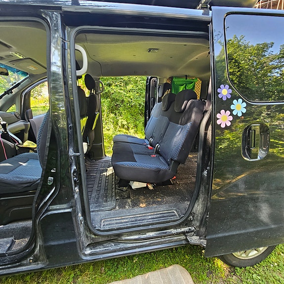 Nissan NV200 7 of 16