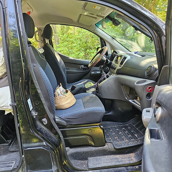 Nissan NV200 14 of 16