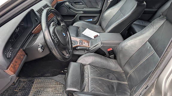 BMW 525i 7 of 15