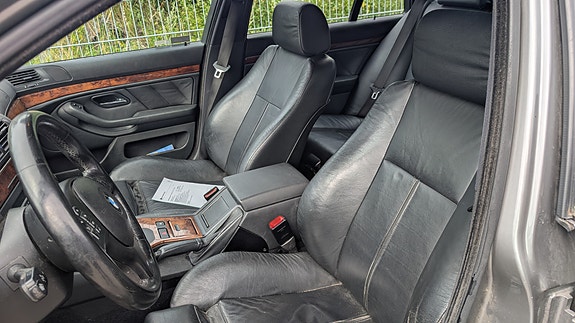 BMW 525i 6 of 15