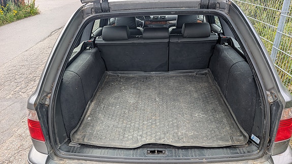 BMW 525i 4 of 5