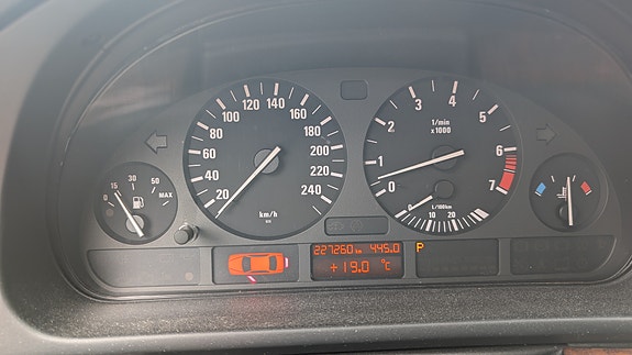 BMW 525i 8 of 15