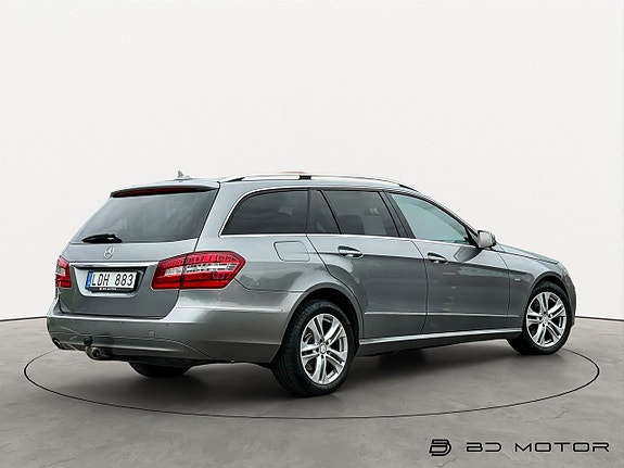 Mercedes-Benz E250 3 of 5