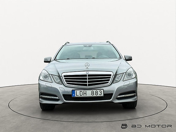 Mercedes-Benz E250 4 of 5