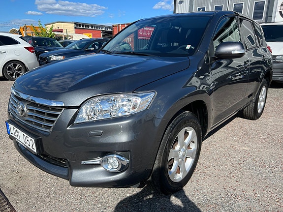 Toyota RAV4 3 of 5