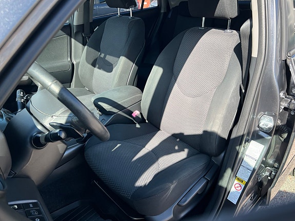 Toyota RAV4 5 of 5