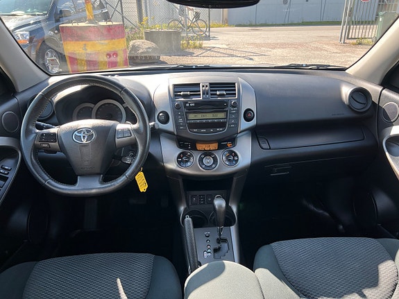 Toyota RAV4 6 of 20