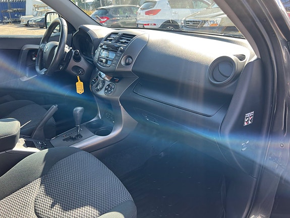 Toyota RAV4 17 of 20