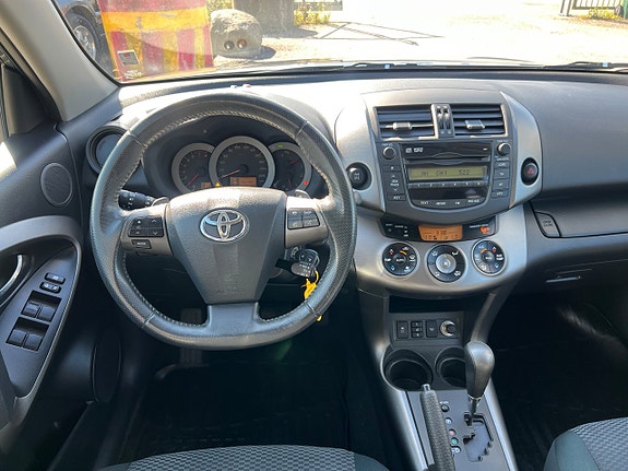 Toyota RAV4 7 of 20