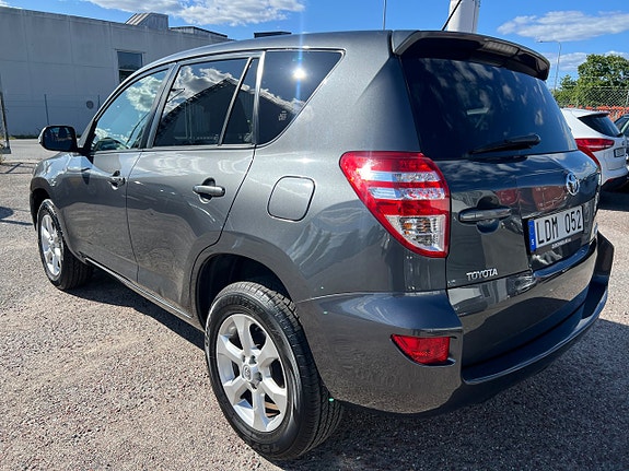 Toyota RAV4 12 of 20